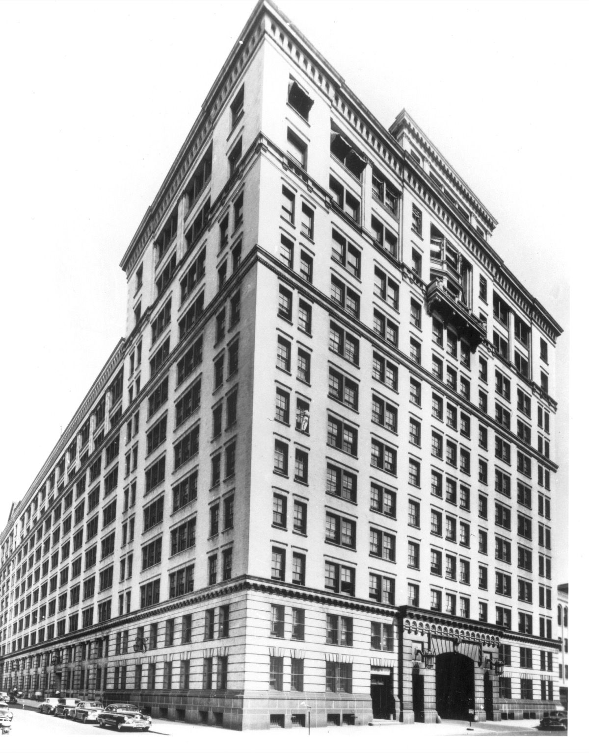 Black-and-white view looking up at the Bell Laboratories Building at 463 West Street in New York City, Bell Labs' headquarters beginning in 1925.